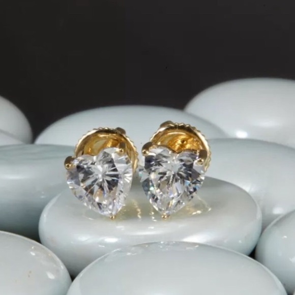 💗1.50Ct Heart Simulated Diamond 14K Gold Studs - Picture 5 of 5